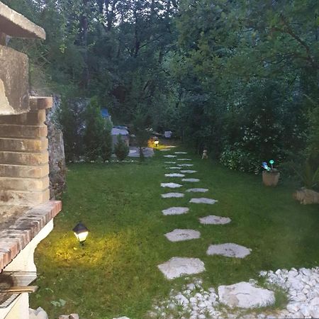 Chalet Type Studio De Charme Avec Jacuzzi Guest House Touet-de-l'Escarene Bagian luar foto
